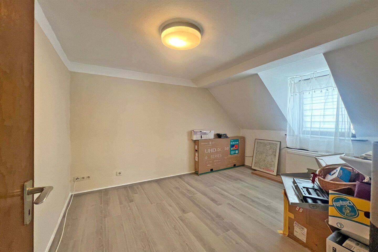 Renoviertes EFH mit neuwertiger Doppelgarage in idyllischer Wohnsiedlung nahe des Klosters – Hermeskeil – Vorschaubild 8