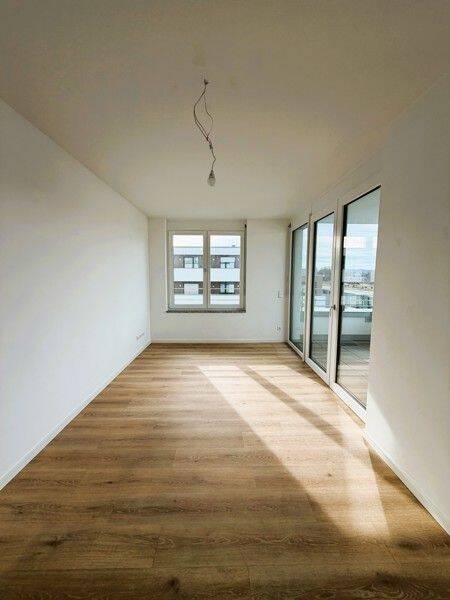 Penthouse-Traum mit Münsterblick! Fantastische 2-Zi-Wohnung mit gemütlicher Loggia – Neu-Ulm – Bild 1 von 5