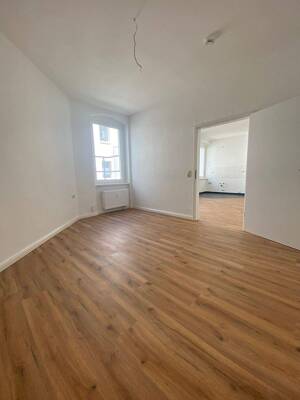 Frisch saniert, Neuer Bodenbelag, Tageslichtbad mit Wanne & Top Ausstattung – 39112 Magdeburg – Vorschaubild 7