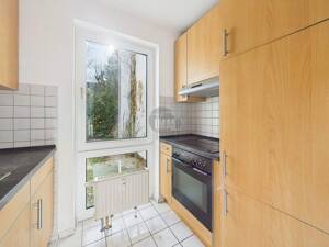 LICHTDURCHFLUTETE ERDGESCHOSSWOHNUNG IN BESTER LAGE SONNENTERRASSE UND TIEFGARAGENSTELLPLATZ – 26135 Oldenburg – Vorschaubild 6
