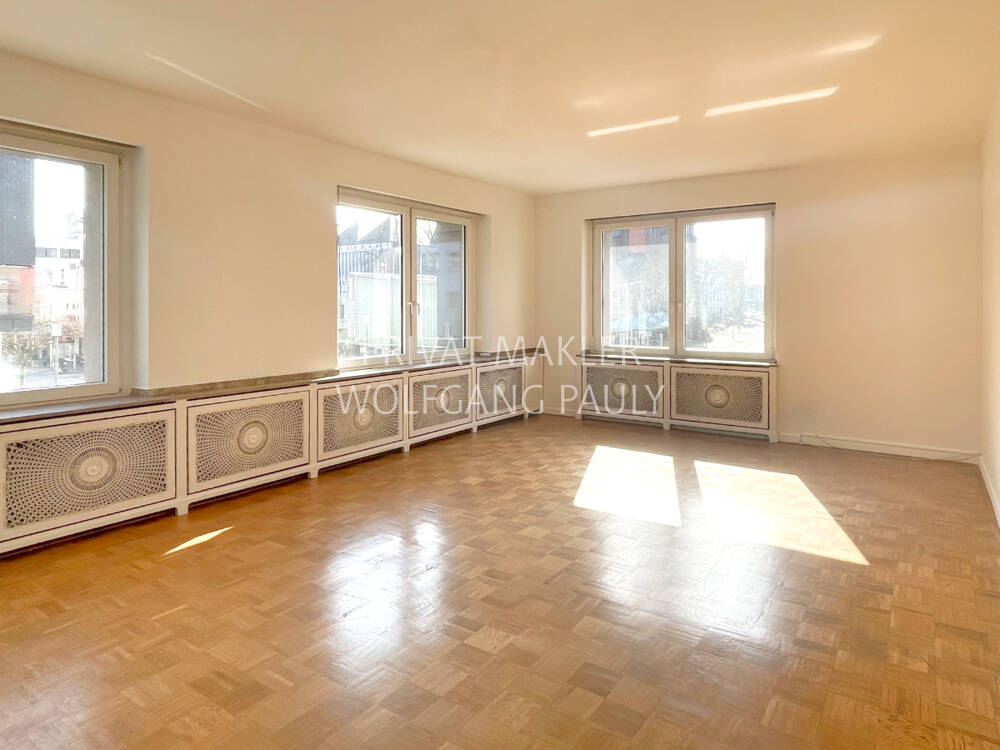 Zentral und großzügig wohnen  Renovierte 140 m² / Dachterrasse/ Eichenparkettboden