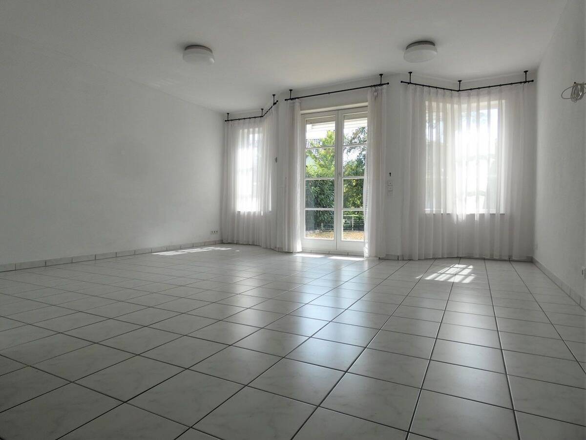 TOWNHOUSE WITH WELLNESS AREA! approx. 179m², 5-room, 4-bed, 2.25-bath, only 13 minutes Clay Kaserne – 65191 Wiesbaden – Bild 1 von 9
