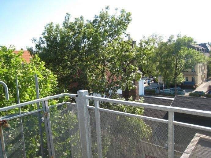 Sonnige 2,5-R-DG-Mais.-Wohnung mit West-Balkon und freiem weitem Blick in ruhiger Lage von Dresden-Löbtau – Dresden – Vorschaubild 3