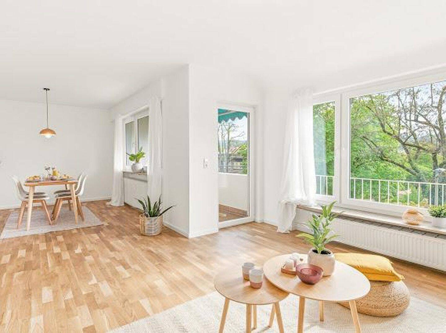 Lichtdurchflutet, traumhaft modernisiert und direkt an den Weinbergen