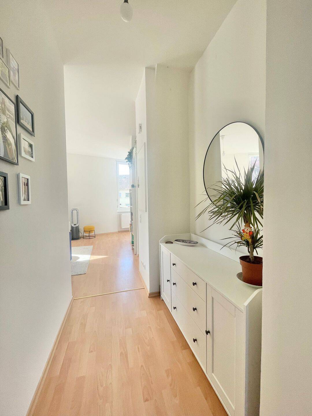 Modern sanierte 2-Zimmer-Whg. mit Altbaucharme in zentraler Lage