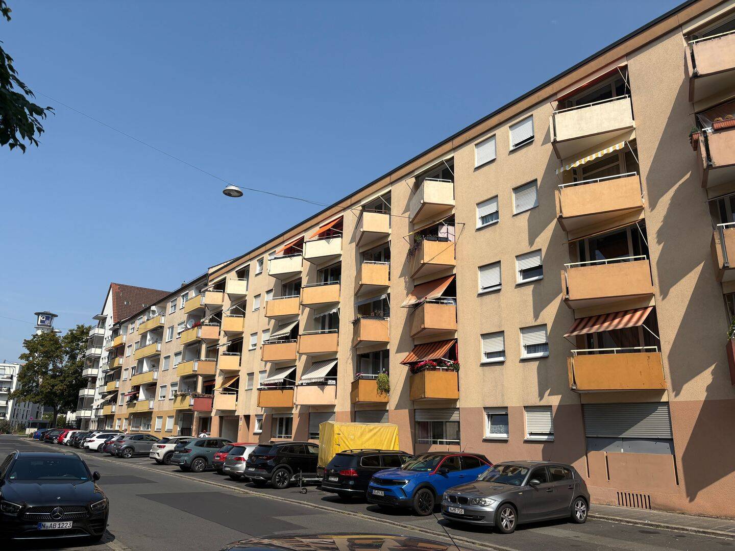 Modernisierte 2-Zi.-Wohnung mit top Grundriss und zwei Balkonen – Nürnberg – Bild 1 von 2
