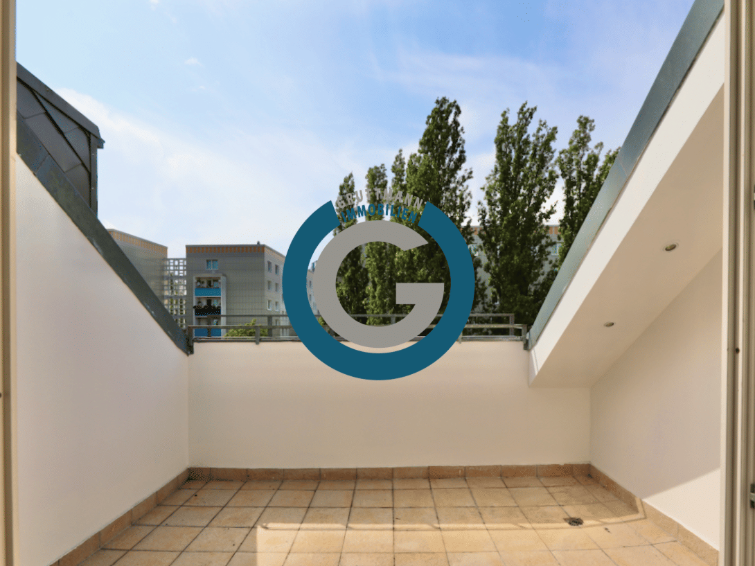 LICHTDURCHFLUTETE DACHGESCHOSSWOHNUNG MIT SONNIGER TERRASSE - OFFENE WOHNLOUNGE - ZENTRAL & RUHIG