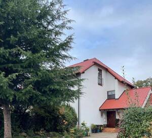 NEU - Stilvolle Doppelhaushälfte in ruhiger Lage mit Blick ins Grüne