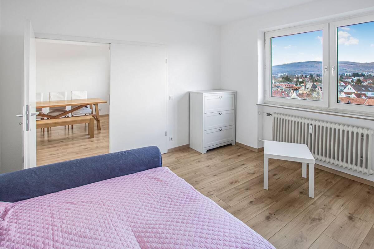 ??FREISTEHENDE WOHNUNG mit Balkon / Stellplatz / 3-4 Zimmer / gegen Gebot – 61350 Bad Homburg vor der Höhe – Bild 1 von 9