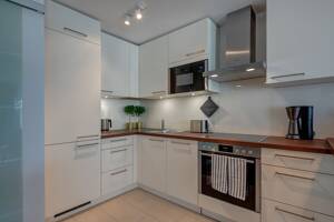 Alt-Schwabing: Hochwertige 2-Zimmer Wohnung mit Balkon und Wintergarten – 80802 München – Vorschaubild 8