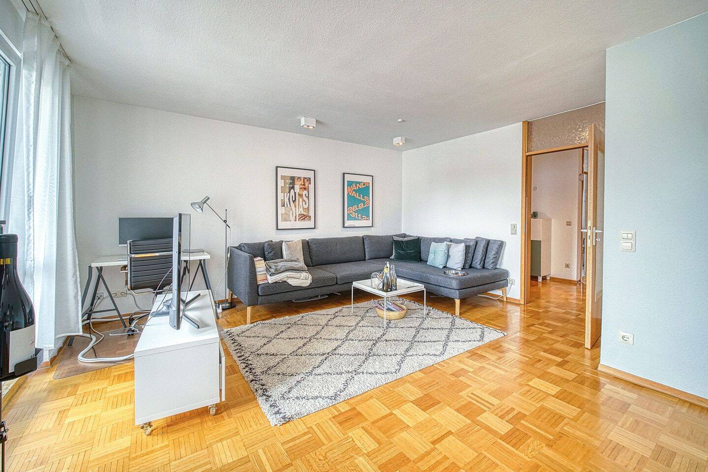 +++ Nahe PORSCHE - Parkett - Tageslicht-Bad mit Wanne und Dusche, separates WC - Süd-Balkon - Möbel-Übernahme möglich... – Stuttgart – Vorschaubild 8