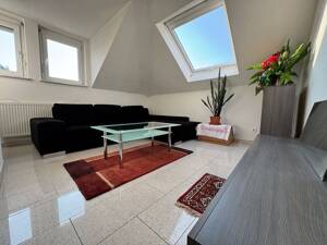 Lichtdurchflutete, möblierte 3-Zimmer-Dachgeschosswohnung (72 m2)