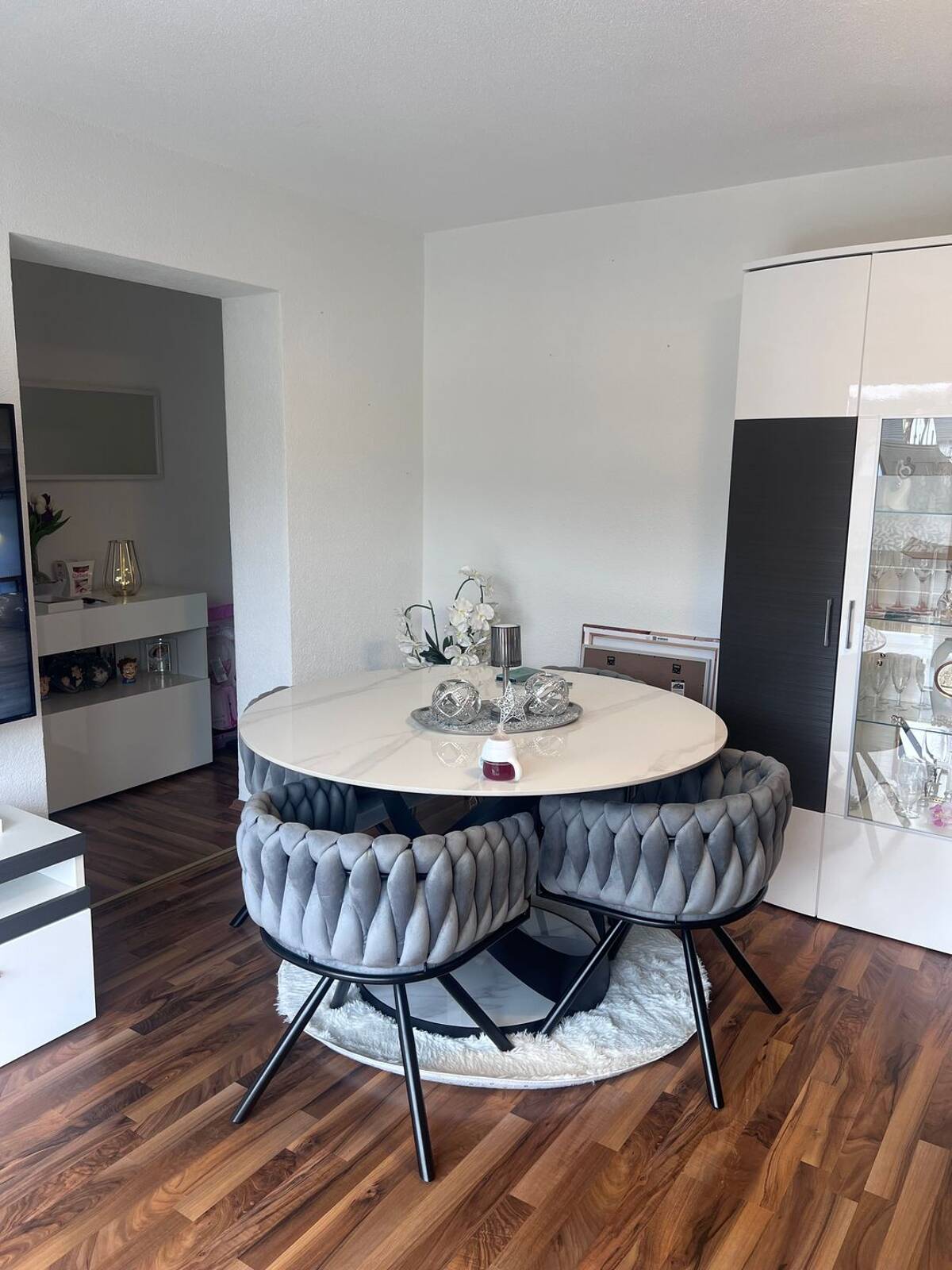 Traumhafte 4-Zimmerwohnung mit großer Sonnenterrasse im Grünen – 72663 Großbettlingen – Bild 1 von 9