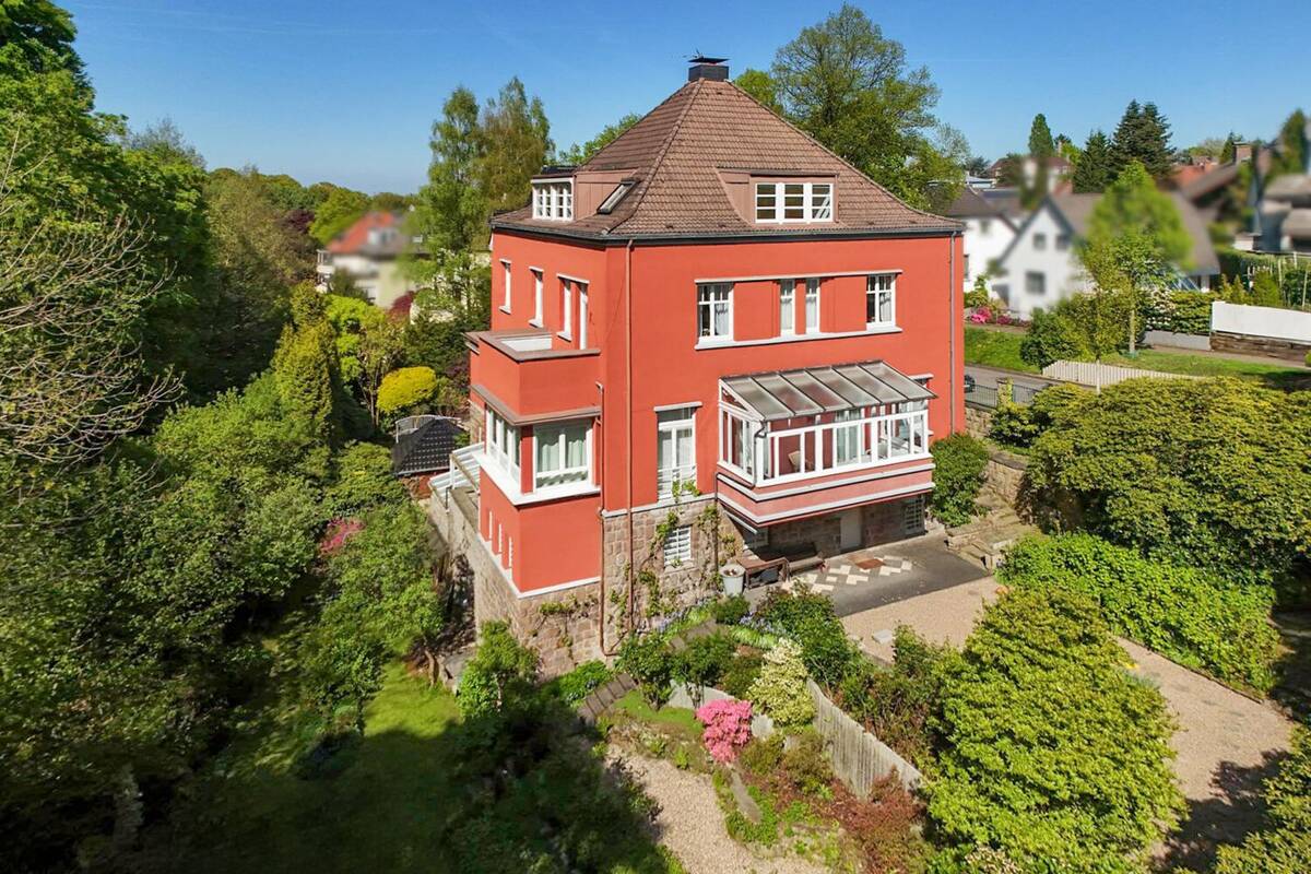 Stilvolle Villa in Bestlage! Ein historischer Klassiker mit Raum für Generationen – 45133 Essen – Bild 1 von 9