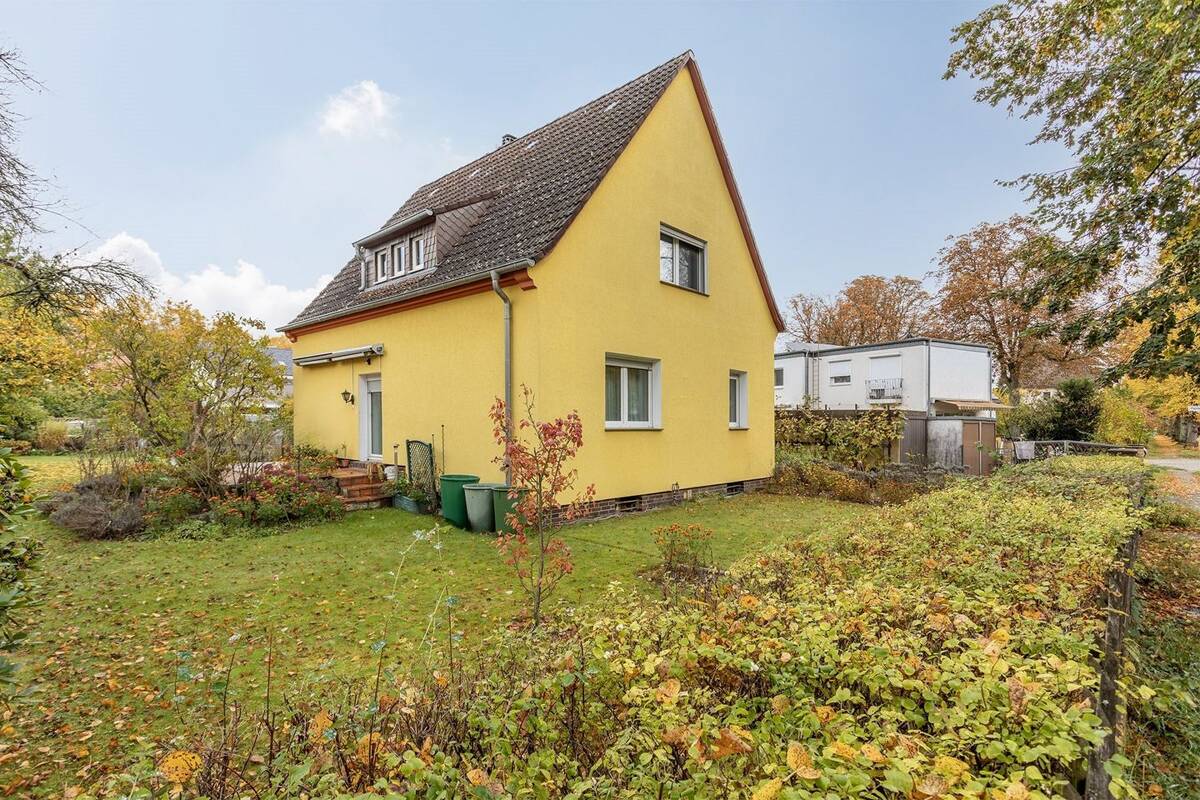 *** Zukunft trifft Charme *** - EFH freistehend auf großzügigem Grundstück – 12307 Berlin – Bild 1 von 9