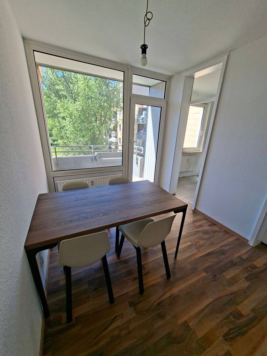 Möblierte WG-Zimmer in renov. 3er-WG /KM- Mieten 550€ - 620€