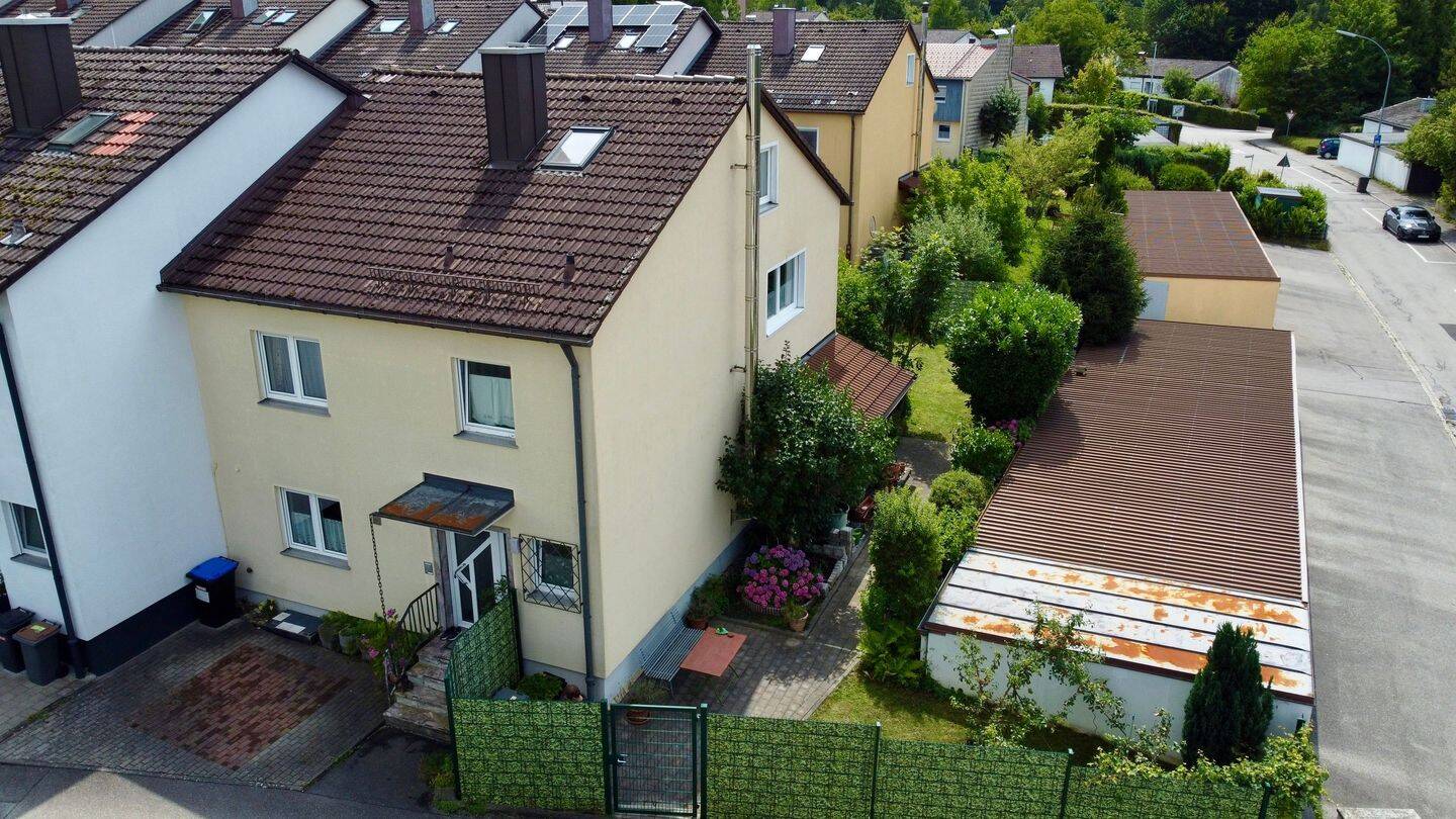 Viel Platz für die ganze Familie - Reihenendhaus mit 165 m² Wohnfläche und grünem Garten – Traunreut – Bild 1 von 9