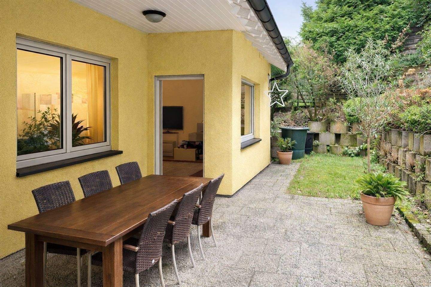 ***Kapitalanleger aufgepasst**Dreifamilienhaus in guter Lage mit großem Grundstück in Iserlohn** – Iserlohn – Bild 1 von 9