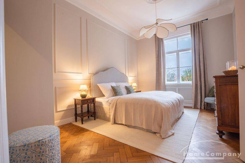 ***Klassische Eleganz in vollendeter Form - stilvoll sanierte Altbauwohnung mit Balkon in Bestlage Altbogenhausen – München – Vorschaubild 4