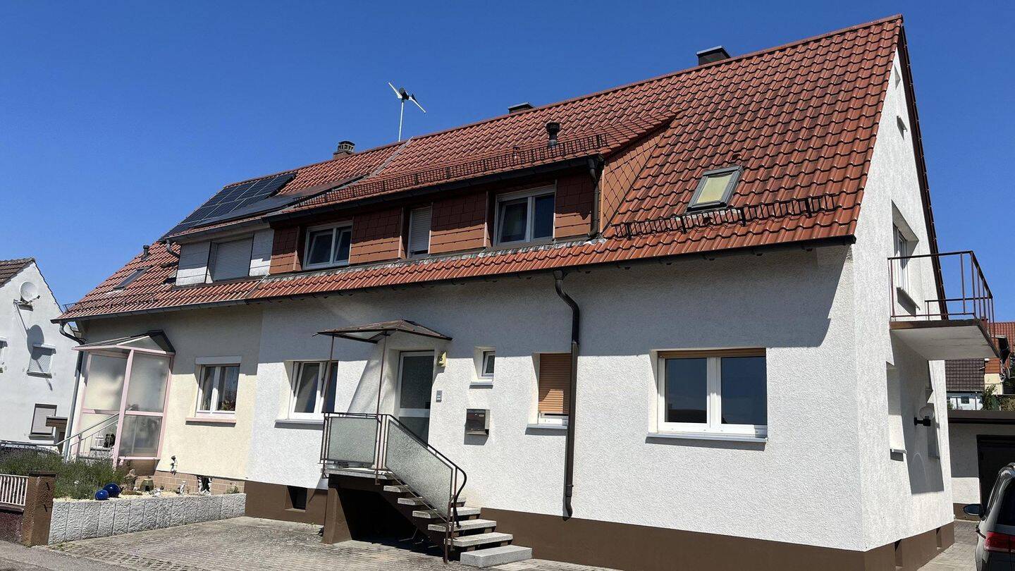 Großzügige 5-Zimmer-Wohnung mit Garten, Terrasse und Garage