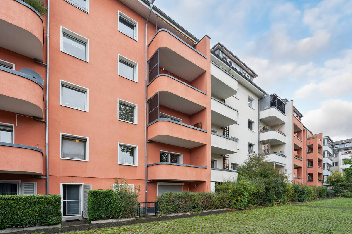 Helle Erdgeschosswohnung mit Balkon, Top-Lage und Garage! – 50937 Köln – Bild 1 von 9