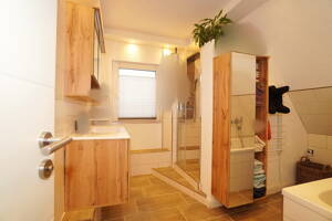 Sanierte Dachgeschosswohnung mit Dachterrasse und Garage in Bielefeld Quelle – 33649 Bielefeld – Vorschaubild 8