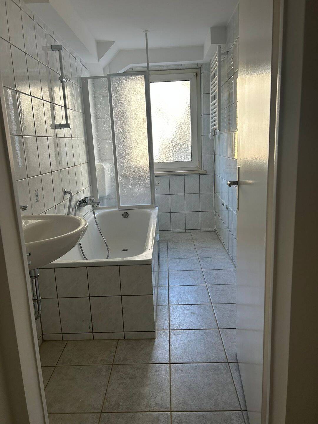 Renovierte 2-Zimmer Wohnung mit neuer EBK und Tageslichtbad in Nürnberg – Nürnberg – Vorschaubild 6