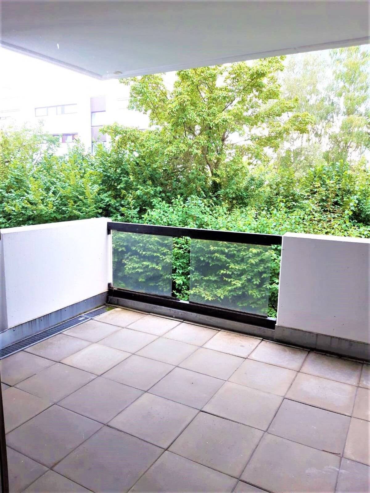 Geräumige 2-Zi-WHG in ruhiger Lage, gepflegte Wohnanlge, nähe Klinikum IN, EBK, großer Süd West Balkon, Kellerabteil, oberird. Kfz.-Stellplatz – 85049 Ingolstadt – Bild 1 von 9
