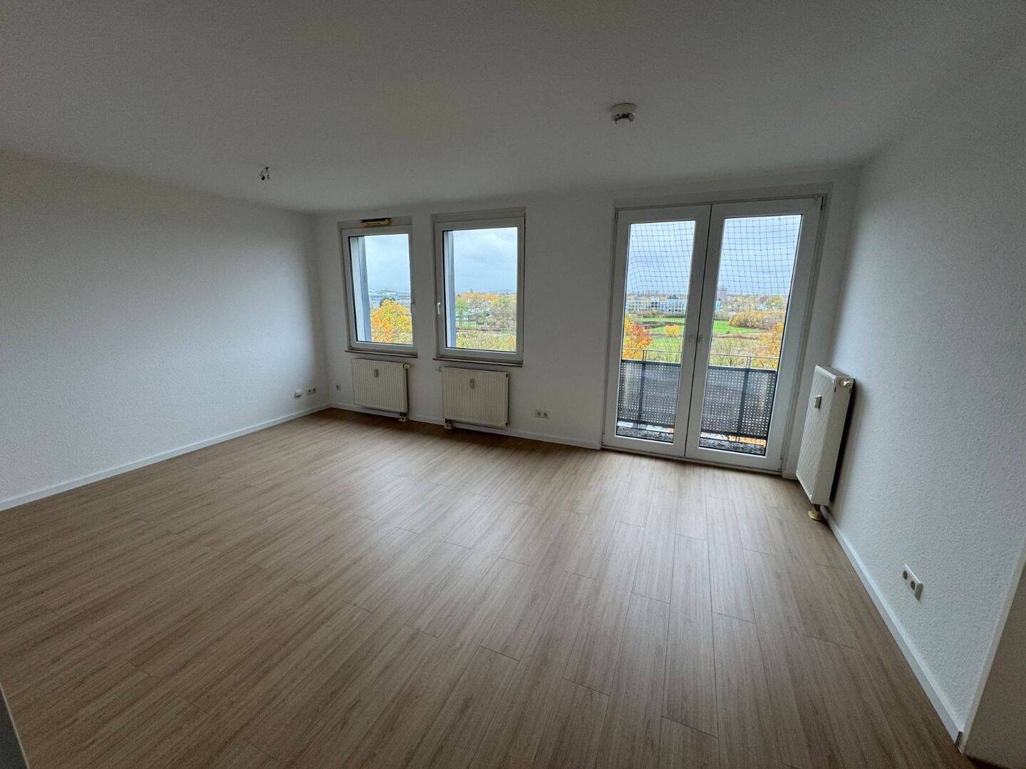 Balkonblick & Garten-Nähe: 2-Zimmer-Wohnung im 3. Stock in Hannover