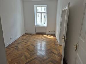 Helle, großzügig geschnittene Wohnung in denkmalgeschütztem Haus in München – 81541 München – Vorschaubild 6