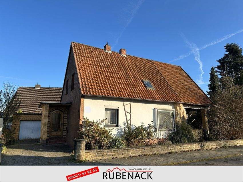 - Reserviert - Familienhaus mit Platz für Ihre Ideen in zentraler, ruhiger Lage – Nienburg (Weser) – Bild 1 von 8