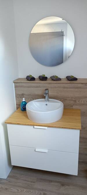 Volkach ruhige 83 qm DG Wohnung zentrumnah, 3 Zimmer, Sat TV, kpl. renoviert, Moderne Küche und tolles Bad, Garage + Stellplatz – 97332 Volkach – Vorschaubild 9