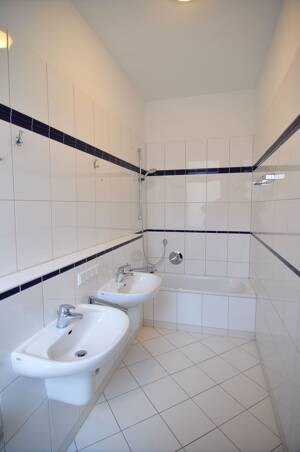 Schicke, individuelle 2,5-3 Zi. Whg. in begehrter City-Lage mit Balkon – 65185 Wiesbaden – Vorschaubild 8