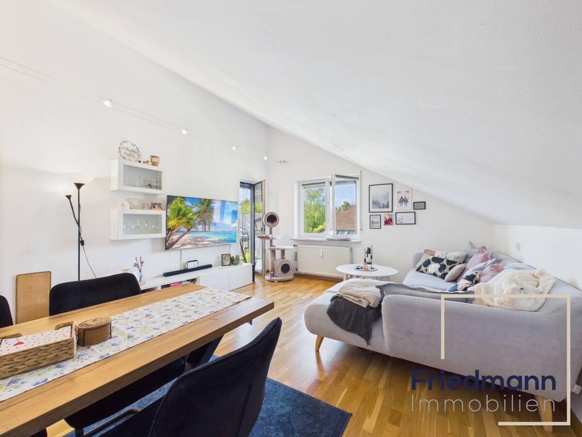 Ruhiges Wohnen am Trimmelter Hof: Gepflegte Dachgeschosswohnung in Zweifamilienhaus, ideal für Paare – 54296 Trier – Bild 1 von 9