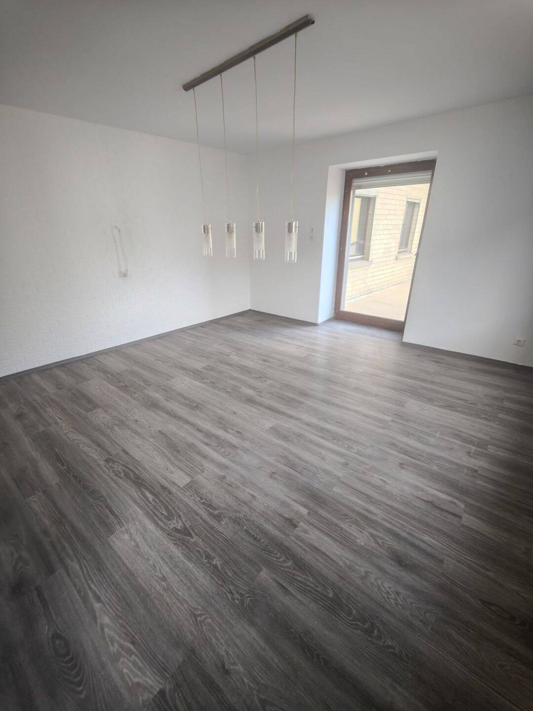 Großzügiges Haus mit 11 Zimmern, Wintergarten und flexiblem Nutzungspotenzial – Rockenhausen – Bild 1 von 9