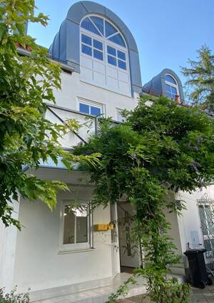 Geräumiges Reihenmittelhaus mit kleinem Garten und TG-Stellplatz in ruhiger Umgebung – 81549 München – Vorschaubild 2