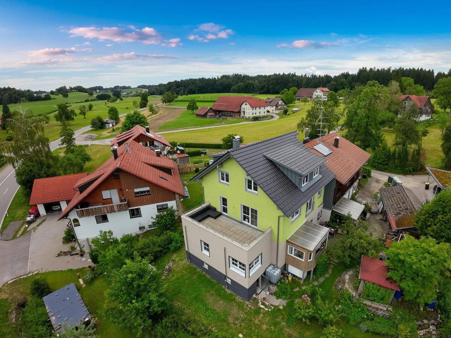 Zuhause auf zwei Ebenen, fast wie ein Haus - ideal für Familien