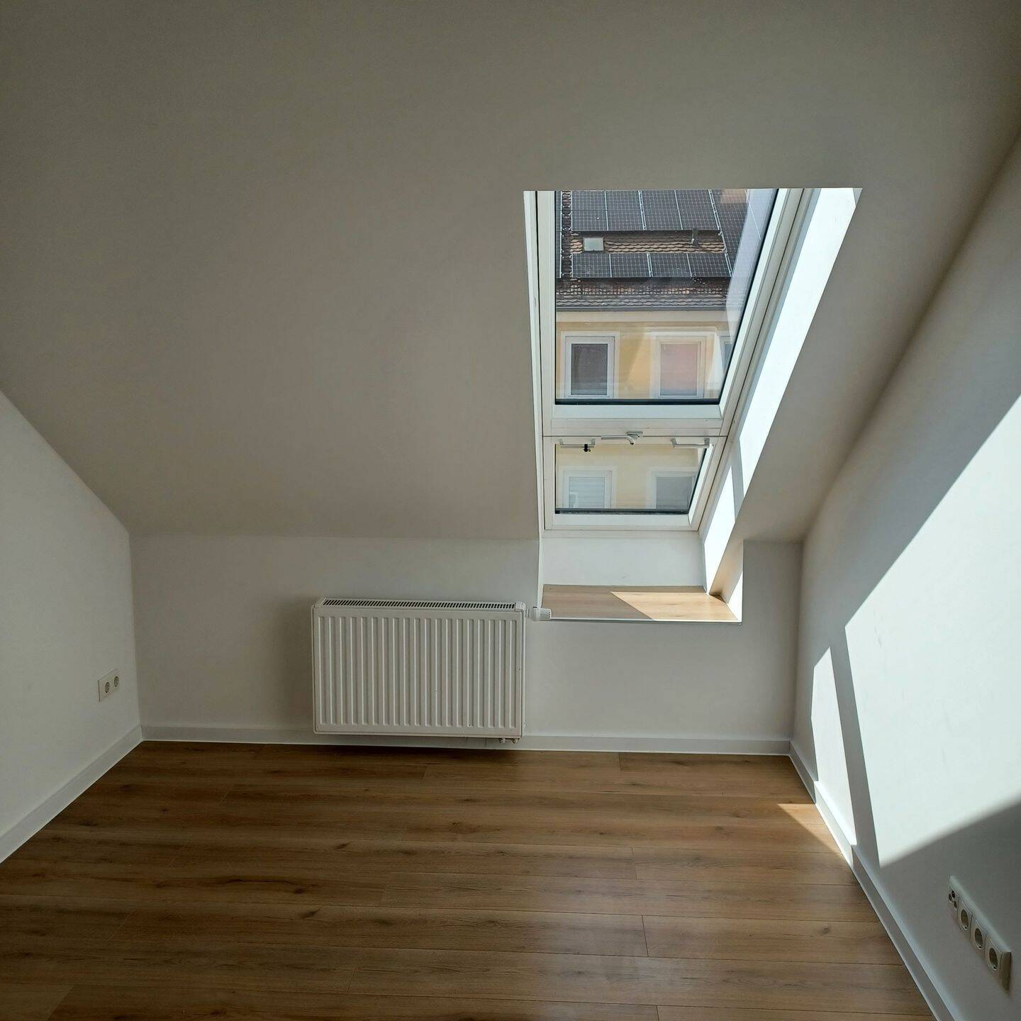 Freundliche, renovierte 2-Zimmer-Dachgeschosswohnung in zentraler Lage – Nürnberg – Vorschaubild 8