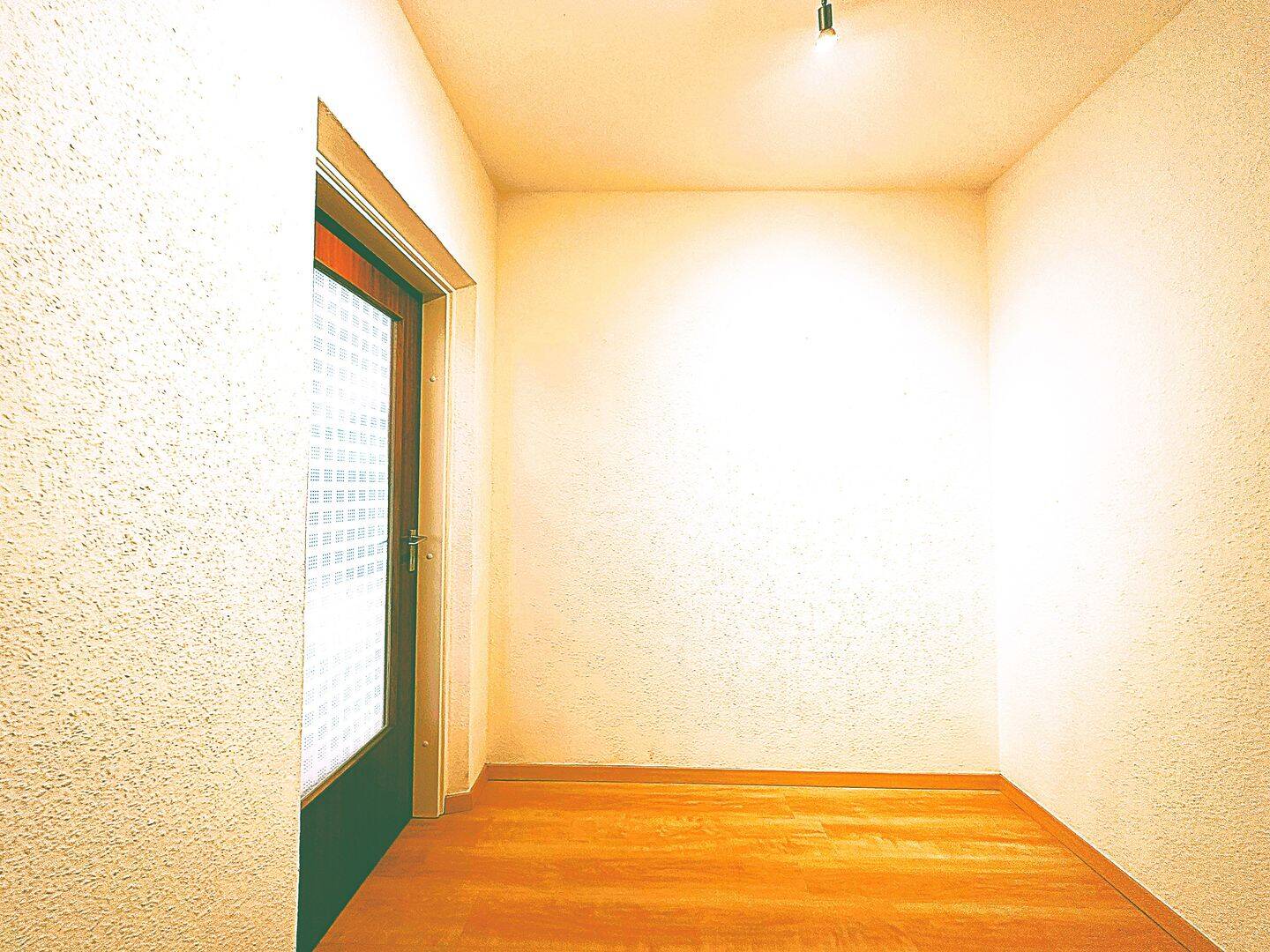 ... BLICK INS GRÜNE ... 3-ZIMMER-WOHNUNG MIT LOGGIA IN RUHIGER LAGE ... – Nürnberg – Vorschaubild 2