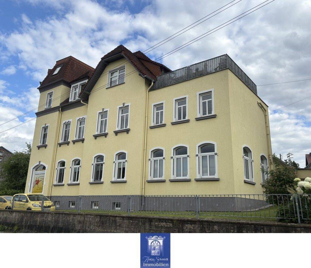 Individuelle Wohlfühlwohnung mit Balkon und Tageslichtbad mit Wanne!