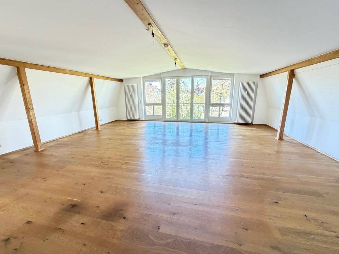 ***Loft-artige*** 2,5-Zimmer-Mansardenwohnung ***absolut ruhige Lage***