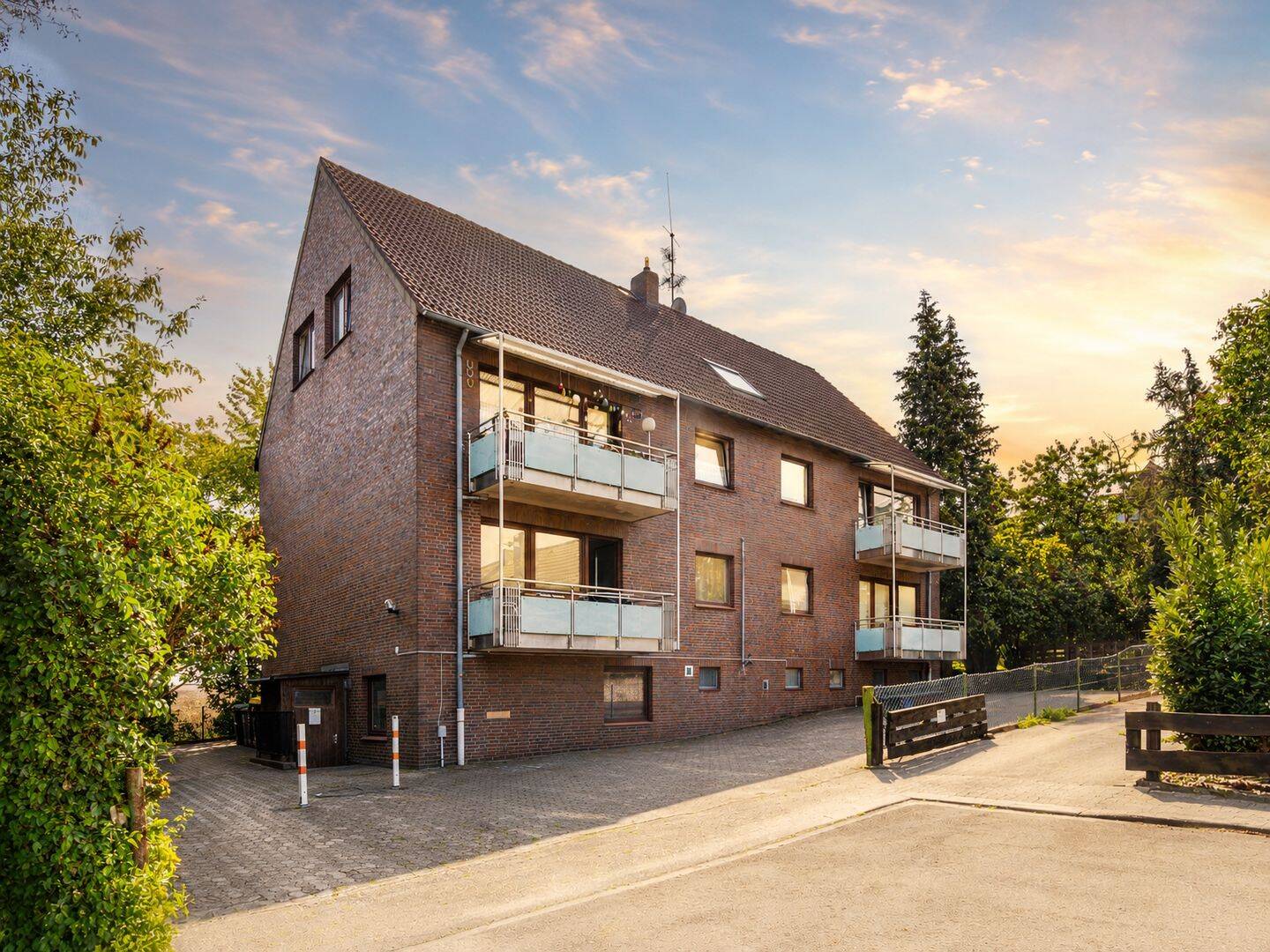 Mehrfamilienhaus mit 6 Wohneinheiten als solide Kapitalanlage in Auetal-Rehren / Offerte 1