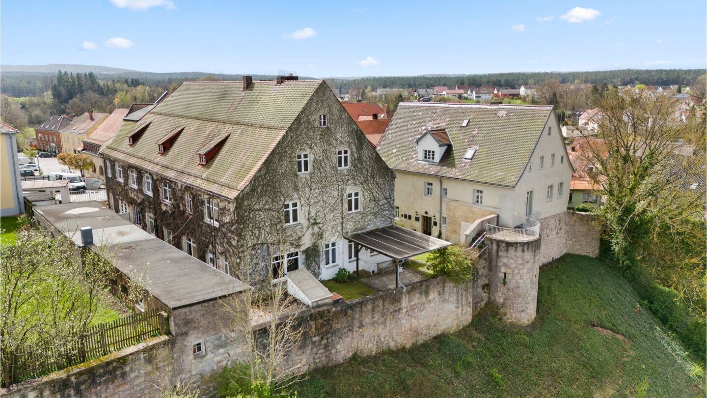 Historisches Schmuckstück! Wohnhaus in zentraler Innenstadtlage mit denkmalgeschütztem Fabrikgebäude – Creußen – Vorschaubild 3