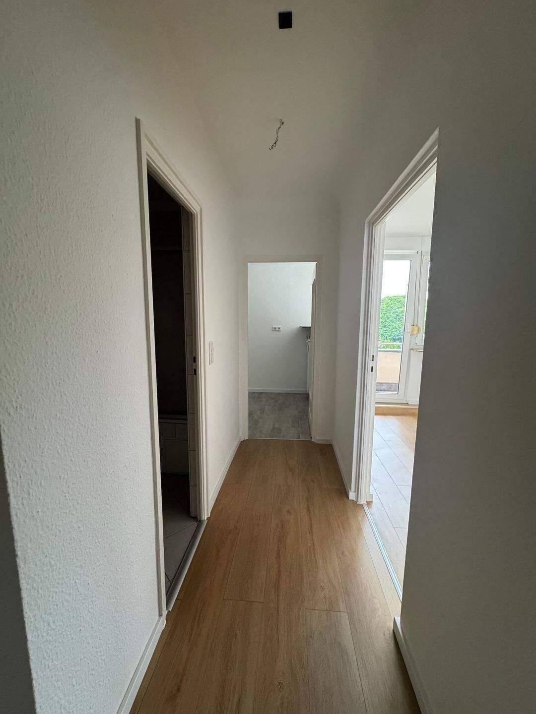 1 Zimmer mit Balkon direkt am Dutzendteich +++ mit Badewanne & Küche +++ – Nürnberg – Vorschaubild 4