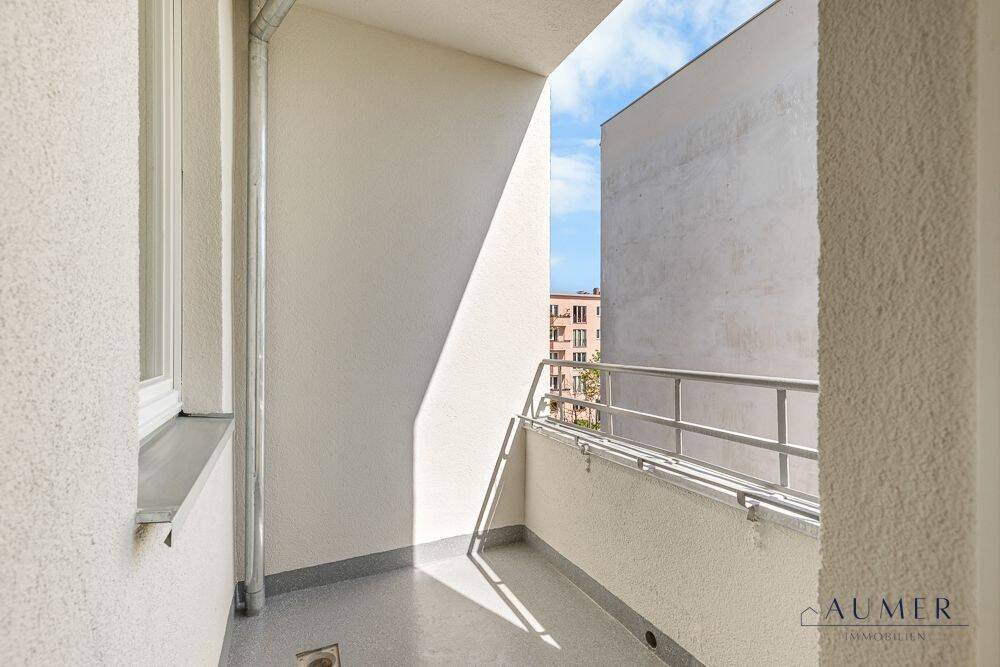 Lichtdurchflutete 2-Zimmer-Wohnung mit Südwest-Balkon zum Innenhof in Berlin-Mitte – Berlin – Vorschaubild 6