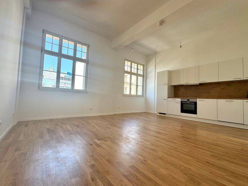 Attraktiv! praktische 2,5-Zimmer-Wohnung mit EBK, Balkon und Gäste-WC
