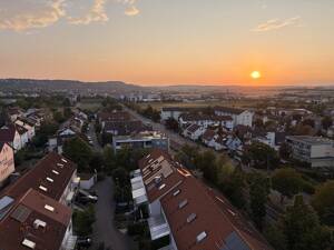 ERSTBEZUG: Sanierter Wohntraum mit 9. OG Fernblick & Balkon - Einziehen & Wohlfühlen