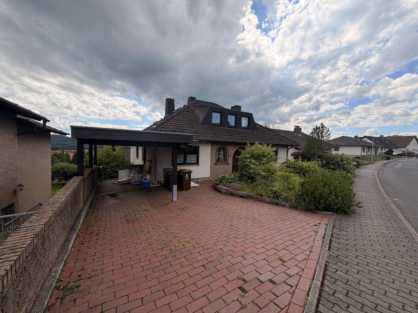Stilvoll wohnen mit Aussicht: Einfamilienhaus mit Einliegerwohnung in Elgershausen! – Schauenburg – Vorschaubild 2