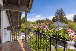 Ca. 69 m² Nutzfläche: Naturnah wohnen in Waldtrudering: 2,5 Zimmer mit Balkon und Grünblick