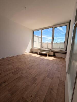 Anfragestopp: Zwei Zimmerwohnung mit Dachterrasse